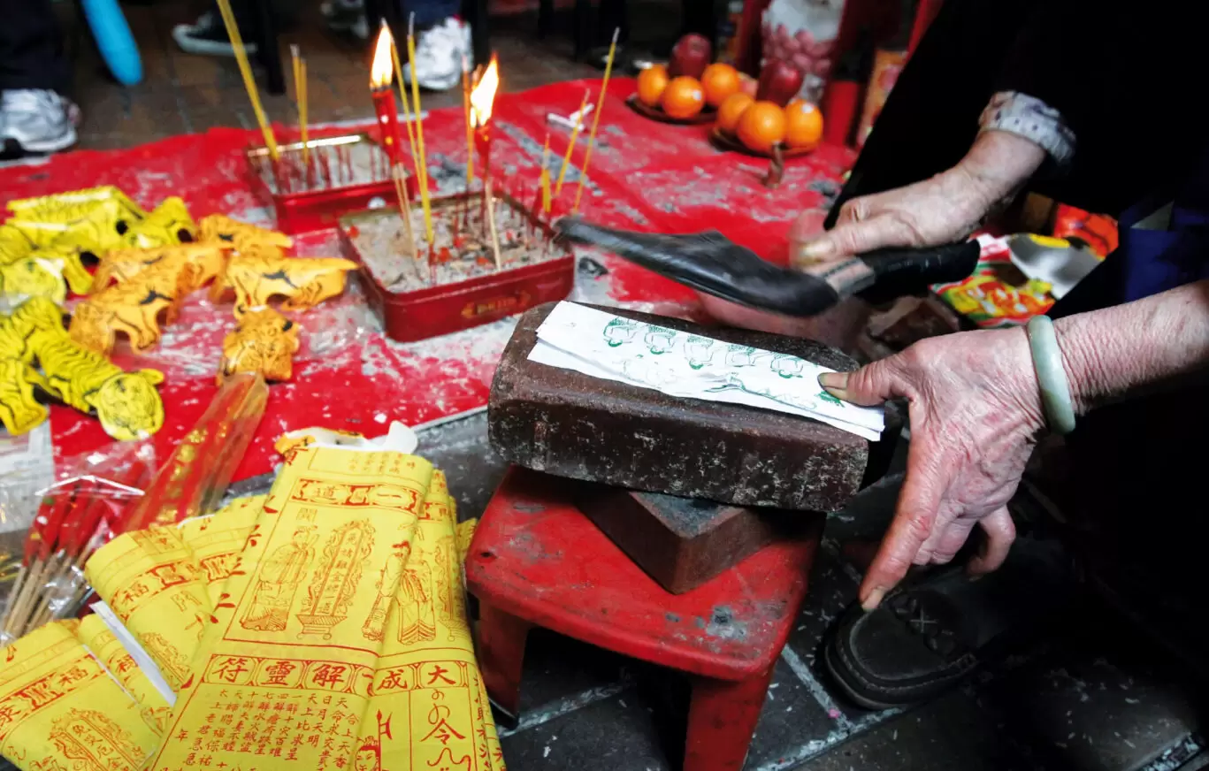 villain_hitting_dickson_lee_scmp