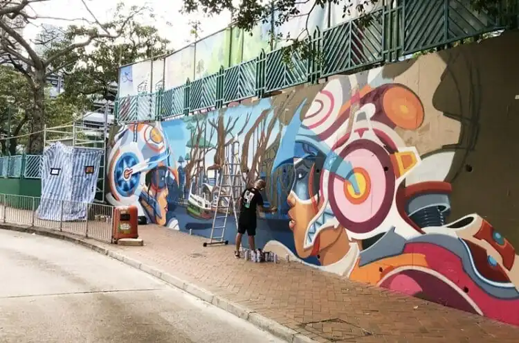 Street-art-in-Wan-Chai-Hong-Kong-750×495