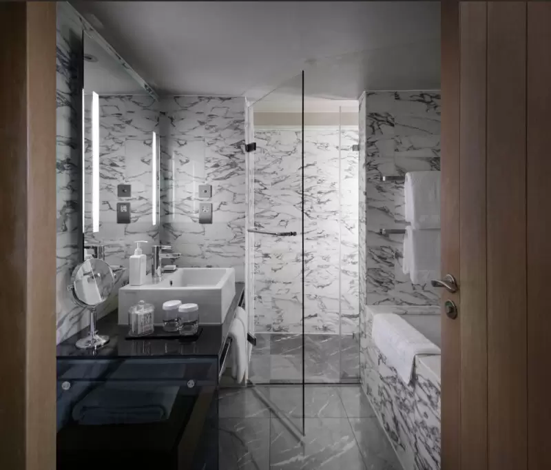The Library Suite_Bathroom