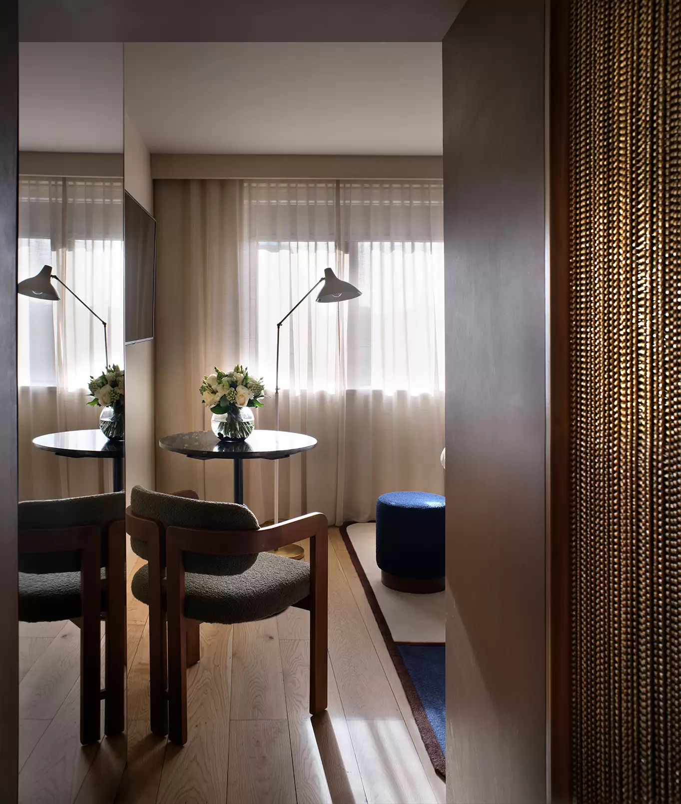 King Superior_Seating Area (02)