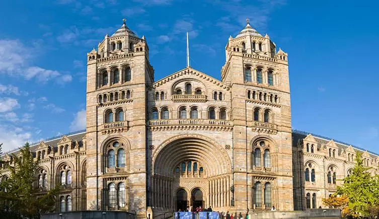 the entrance to The Natural History Museum