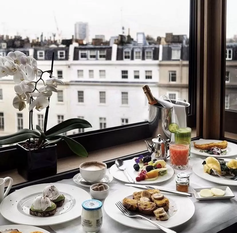 Breakfast in bed - Room service