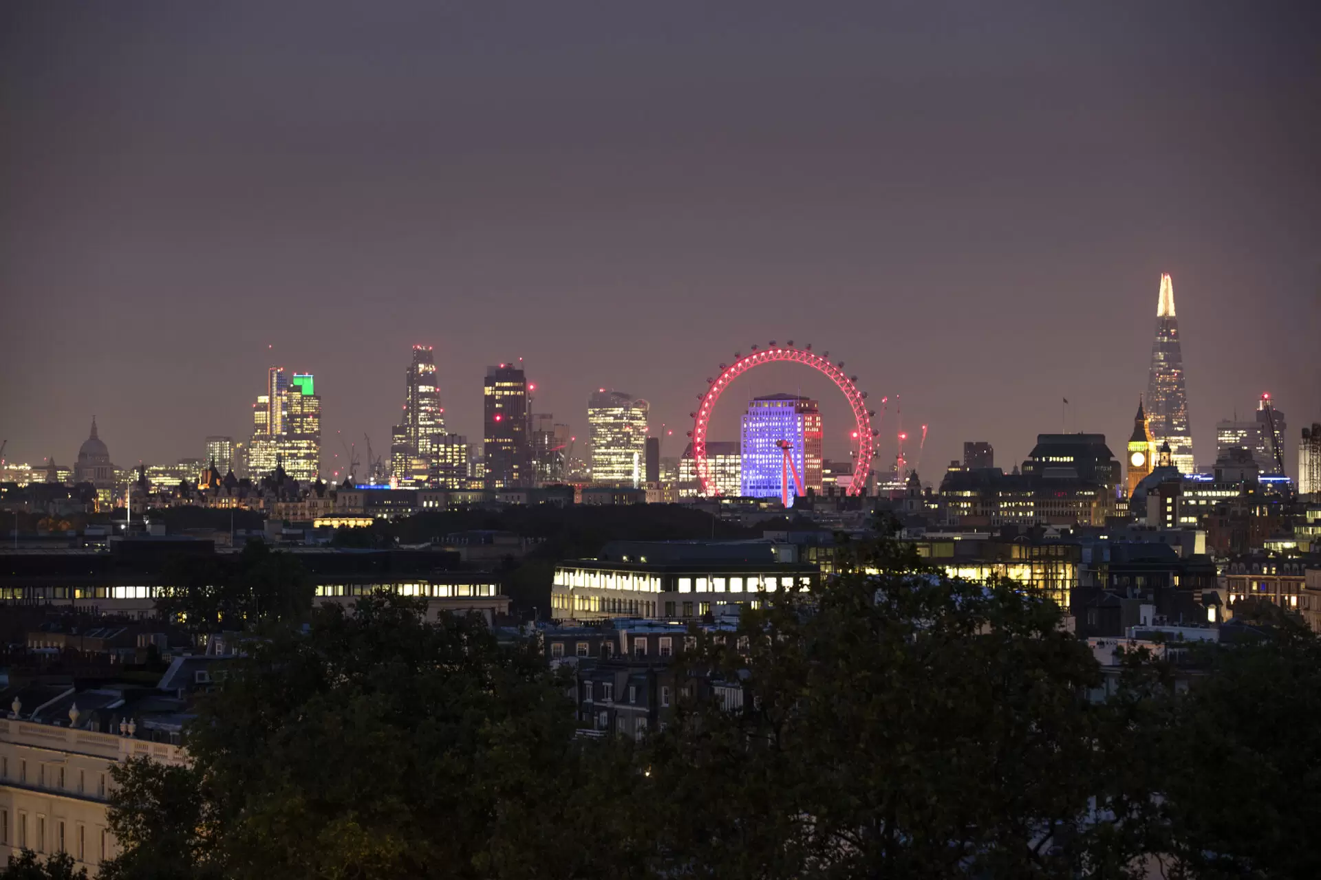 HARI_NIGHT_SKYLINE