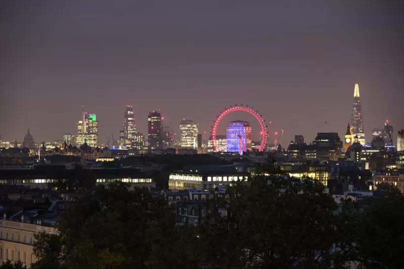 HARI_NIGHT_SKYLINE