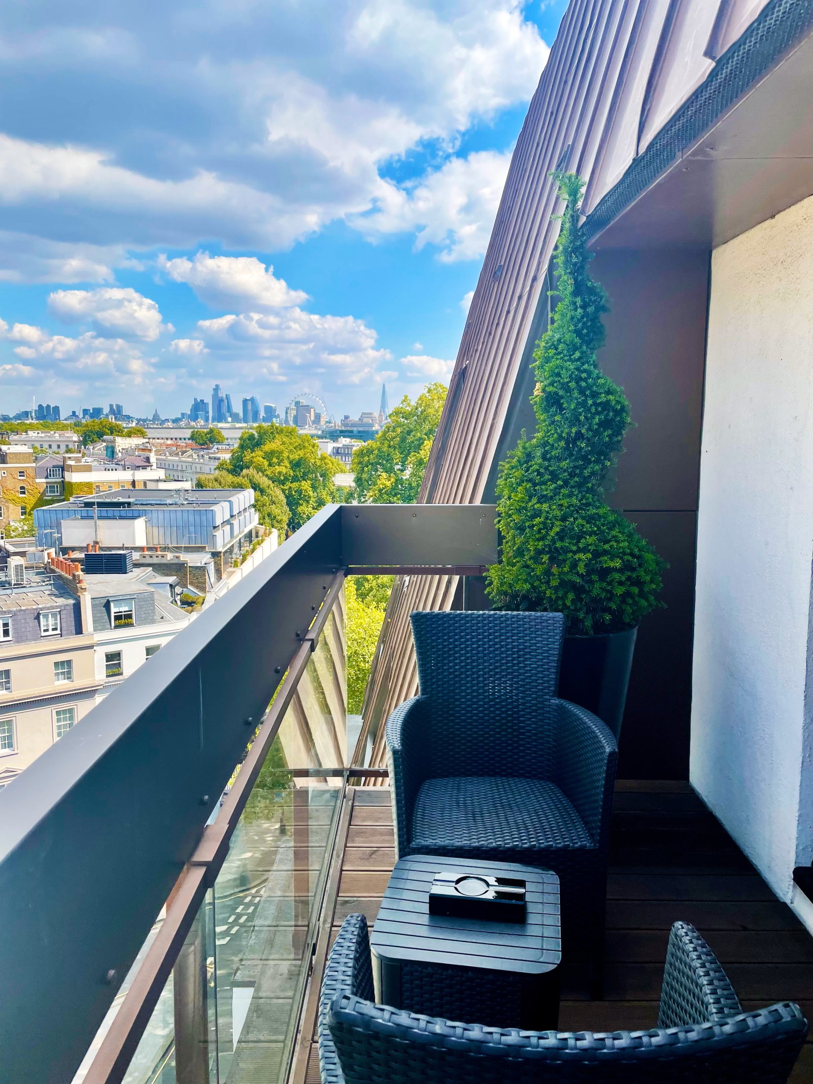 Rooms and Suites Belgravia, London Luxury At The Hari