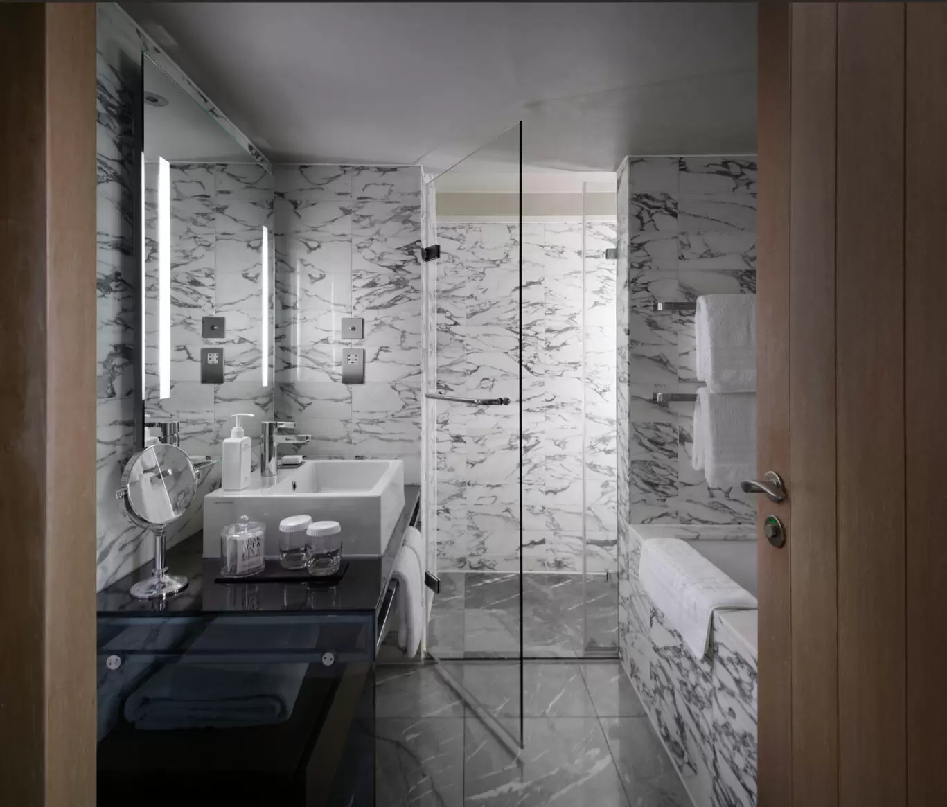 The Library Suite_Bathroom