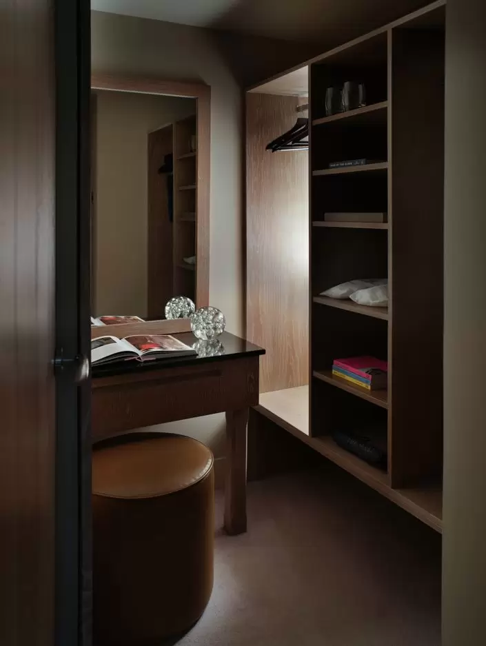 The Library Suite_Walk-In Wardrobe