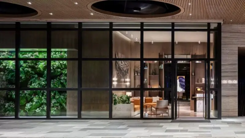 The-Hari-HK-Hotel-Entrance_web-1920×1081