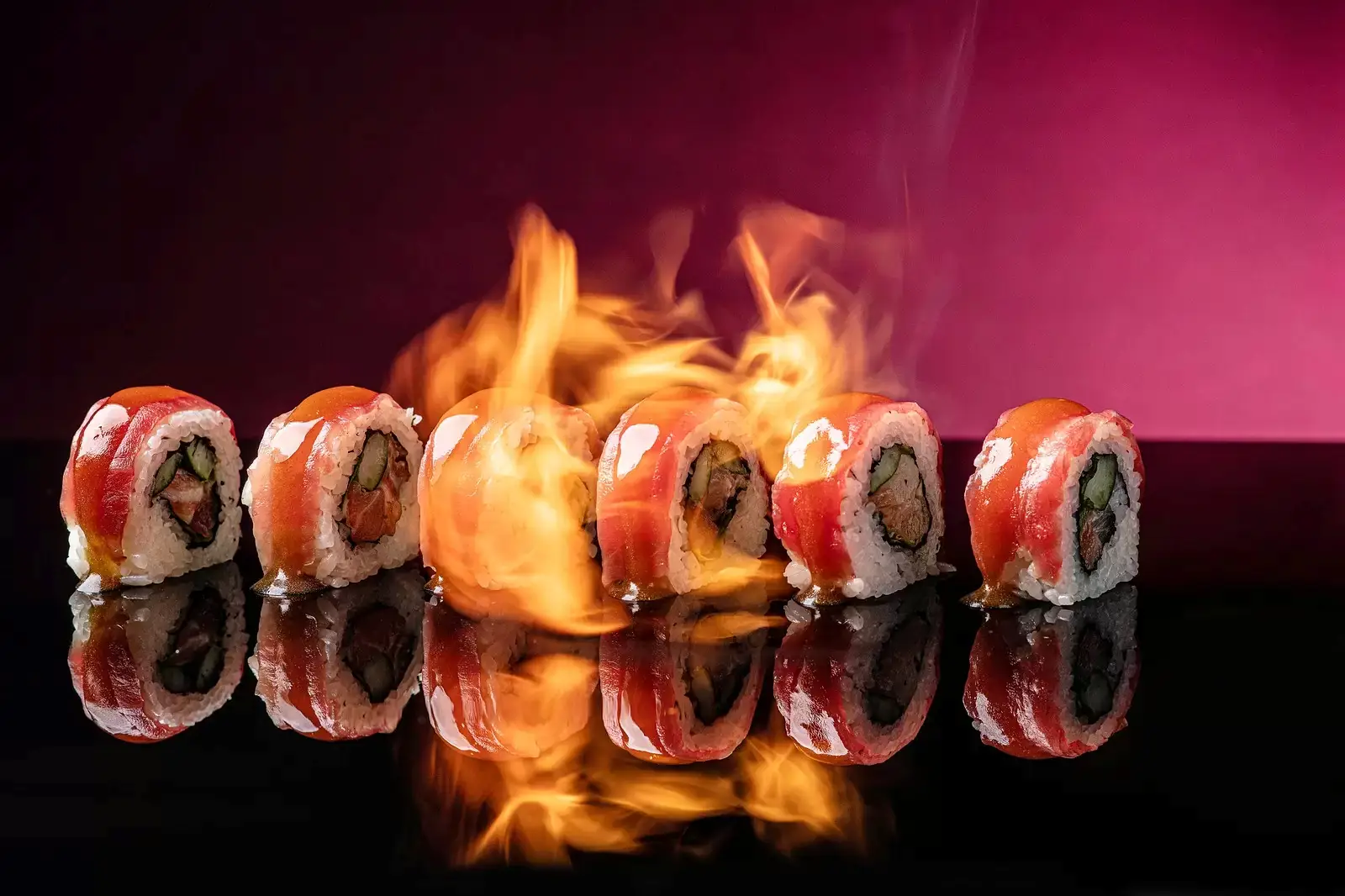 Rolls-Seared-tuna-lettuce-cucumber-oyster-sauce